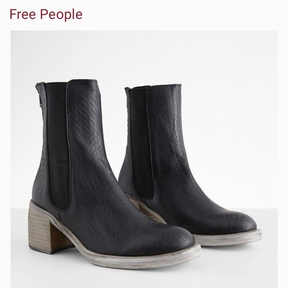 Free People Essential Chelsea Leather Boots Black - Picture 1 of 7